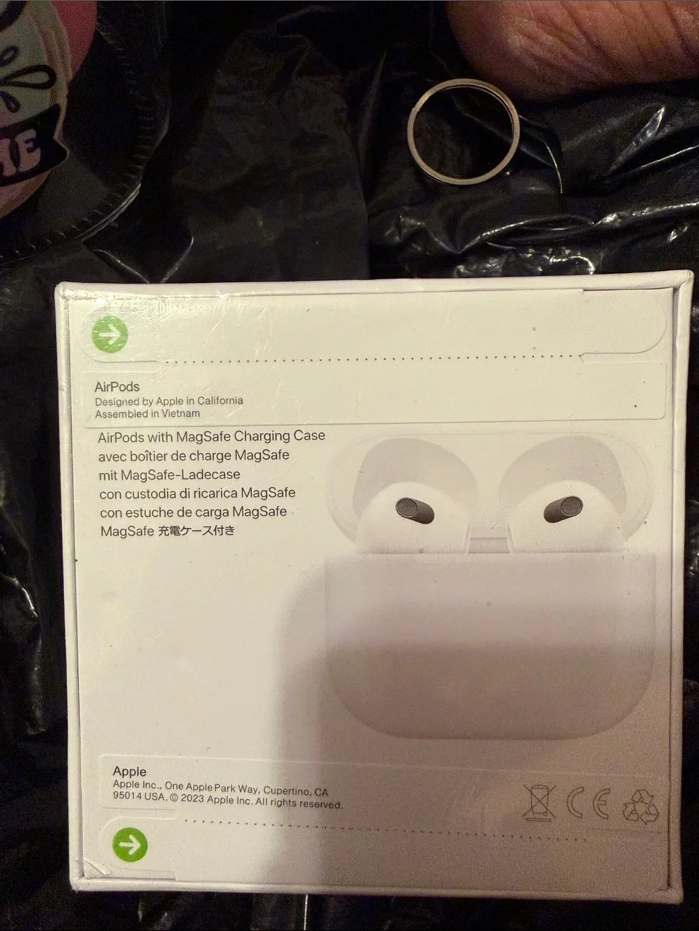 Apple White Earbud Headphones with Charging Case Artwork